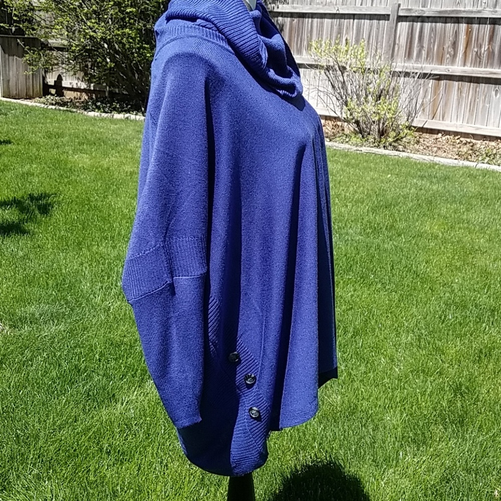 Top - Picture 2 of 3